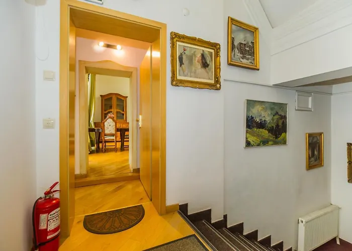 Kronhaus Guest house